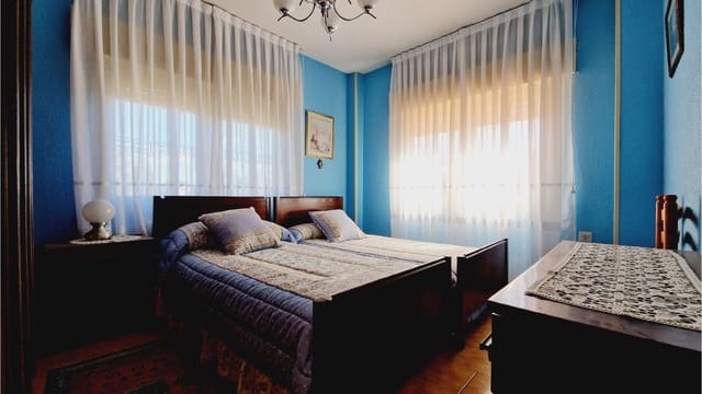 Villa for sale in Palencia city - € 226,000 (Ref: 9115817)