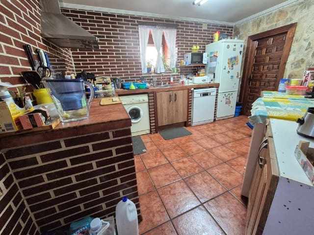 Townhouse for sale in Tariego de Cerrato - € 169,000 (Ref: 9115825)