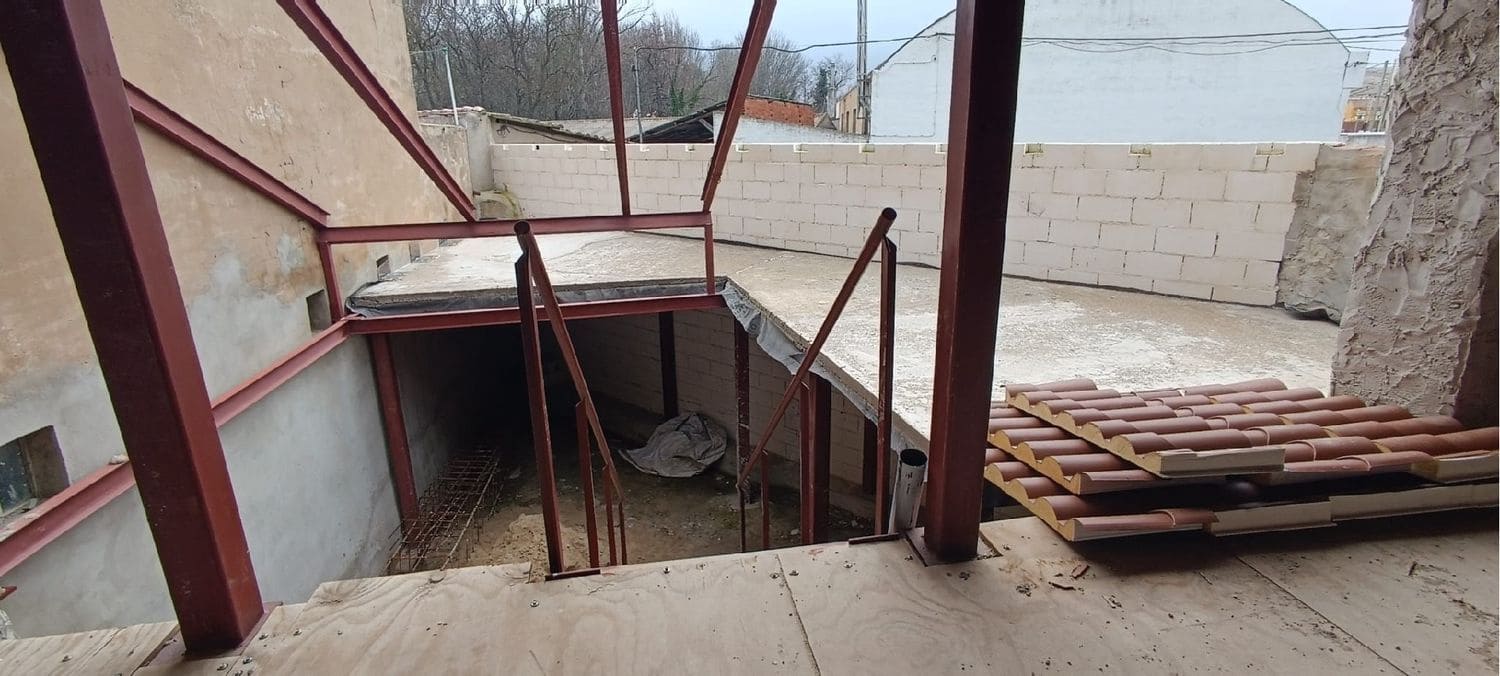 Townhouse for sale in Palencia city - € 80,000 (Ref: 9115826)