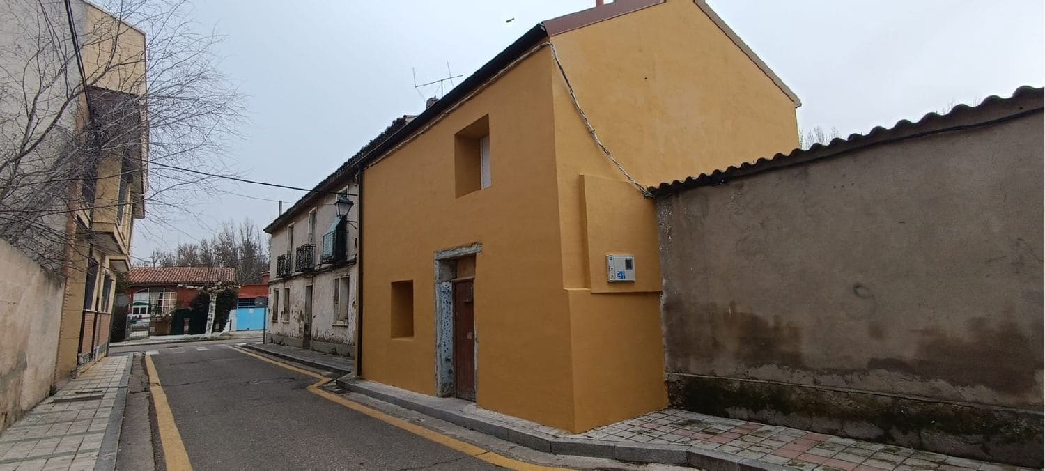 Townhouse for sale in Palencia city - € 80,000 (Ref: 9115826)
