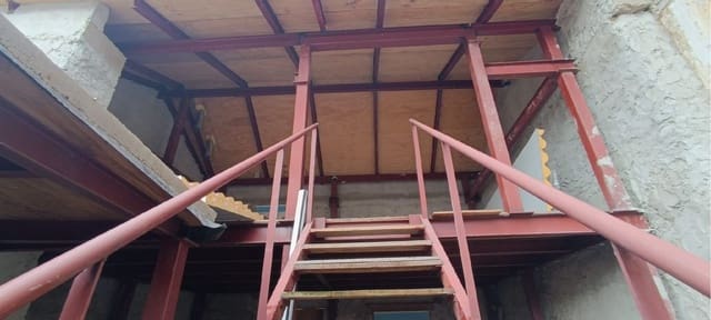 Townhouse for sale in Palencia city - € 80,000 (Ref: 9115826)