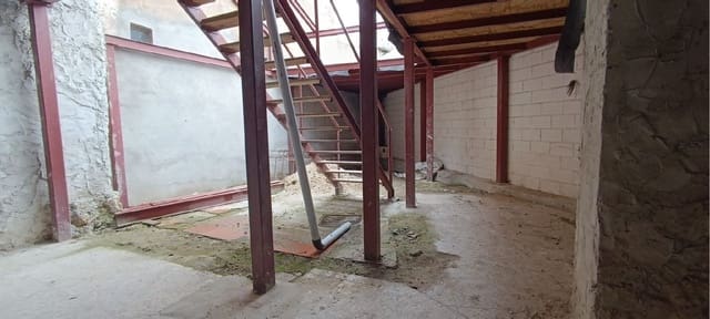 Townhouse for sale in Palencia city - € 80,000 (Ref: 9115826)