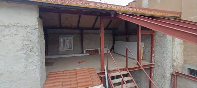 Townhouse for sale in Palencia city - € 80,000 (Ref: 9115826)