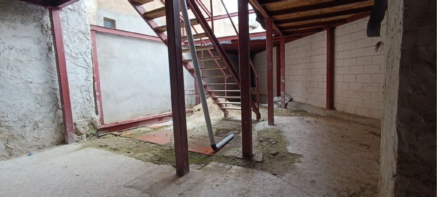 Townhouse for sale in Palencia city - € 80,000 (Ref: 9115826)