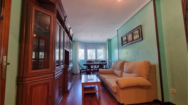 Townhouse for sale in Palencia city with garage - € 200,000 (Ref: 9860685)