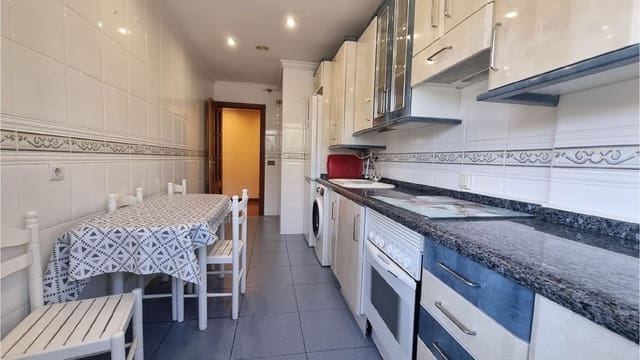 Townhouse for sale in Palencia city with garage - € 200,000 (Ref: 9860685)