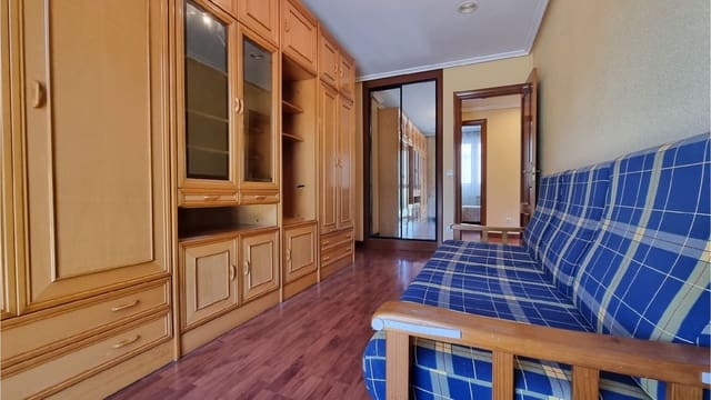Townhouse for sale in Palencia city with garage - € 200,000 (Ref: 9860685)