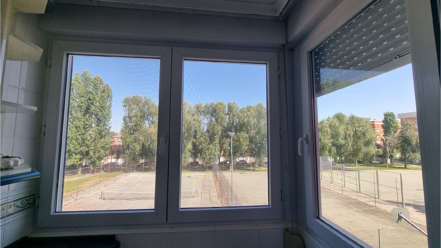 Townhouse for sale in Palencia city with garage - € 200,000 (Ref: 9860685)