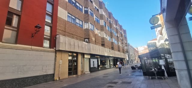 Townhouse for rent in Palencia city - € 750 (Ref: 9860686)