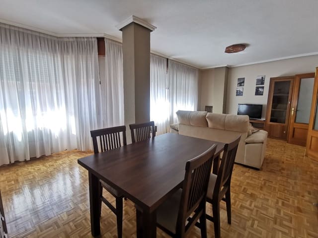 Townhouse for rent in Palencia city - € 750 (Ref: 9860686)