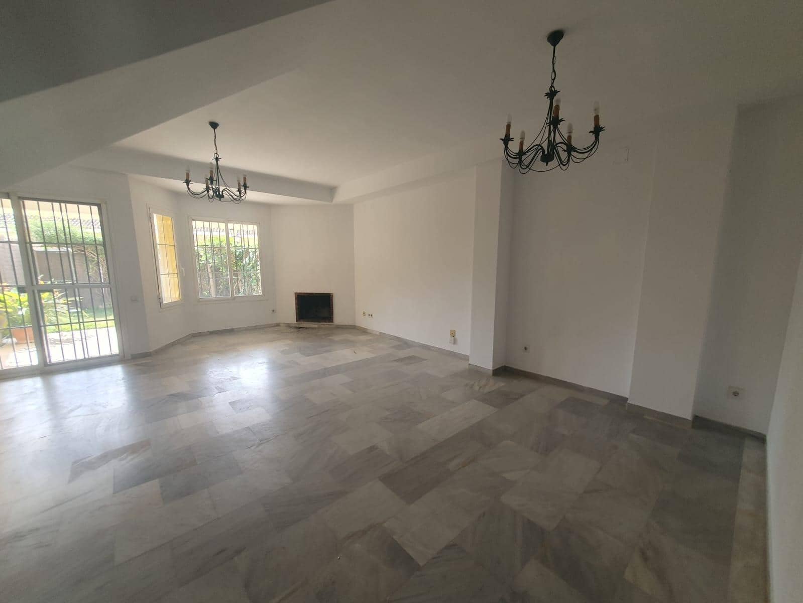 4 bedroom Terraced Villa for sale in El Puerto de Santa Maria with pool - € 650,000 (Ref: 9829465)