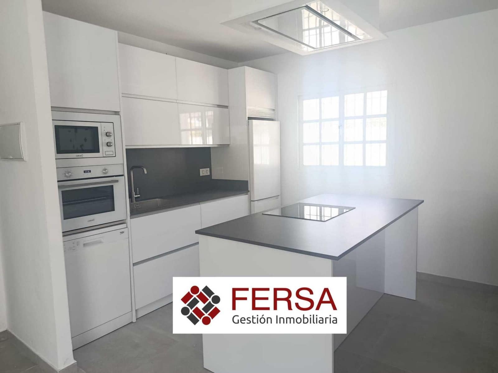 5 soveværelse Villa til leje i El Puerto de Santa Maria med swimmingpool garage - € 2.500 (Ref: 9829466)
