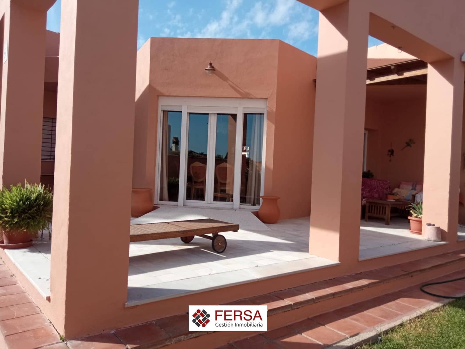 3 bedroom Villa for sale in El Puerto de Santa Maria with garage - € 450,000 (Ref: 9829468)