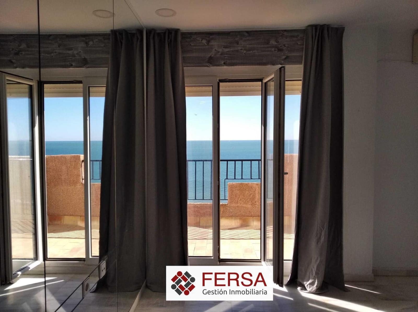 3 bedroom Penthouse for rent in El Puerto de Santa Maria with garage - € 2,500 (Ref: 9829469)