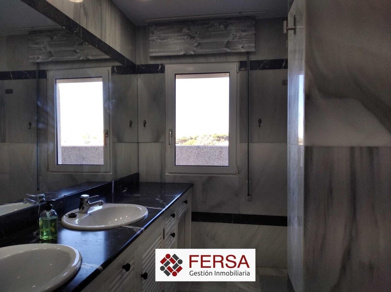 3 bedroom Penthouse for rent in El Puerto de Santa Maria with garage - € 2,500 (Ref: 9829469)