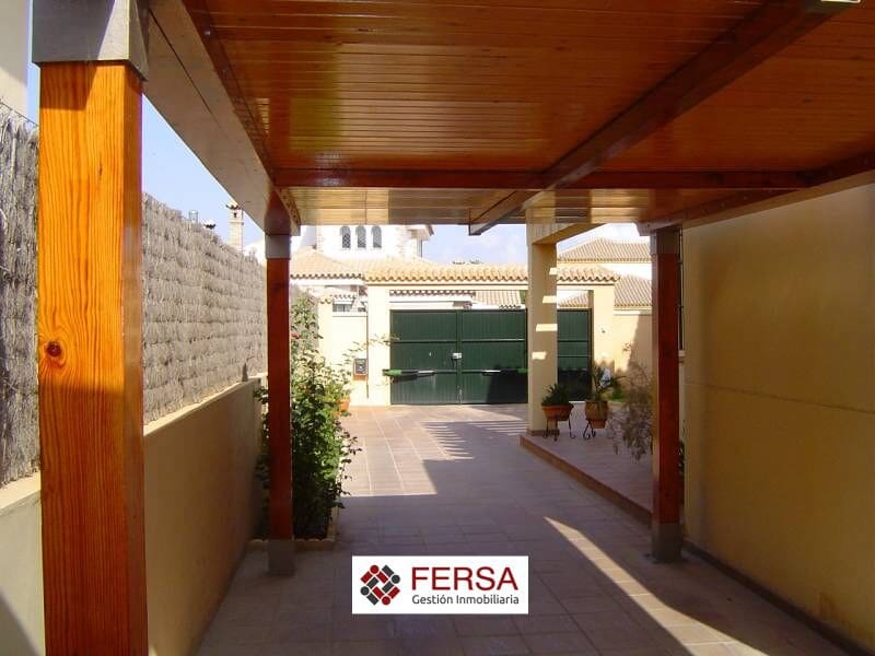 4 bedroom Semi-detached Villa for sale in El Puerto de Santa Maria with garage - € 400,000 (Ref: 9829475)
