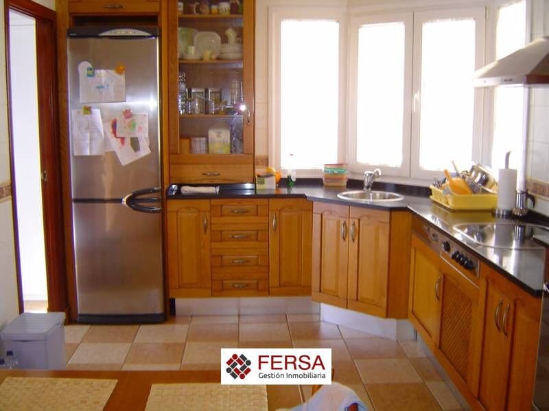 4 bedroom Semi-detached Villa for sale in El Puerto de Santa Maria with garage - € 400,000 (Ref: 9829475)