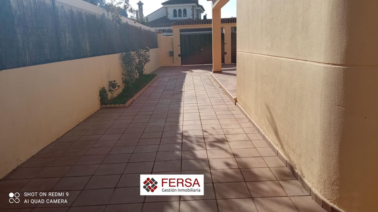 4 bedroom Semi-detached Villa for sale in El Puerto de Santa Maria with garage - € 400,000 (Ref: 9829475)
