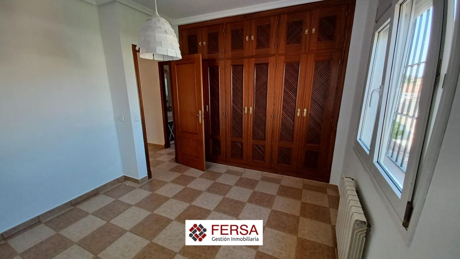 4 bedroom Semi-detached Villa for sale in El Puerto de Santa Maria with garage - € 400,000 (Ref: 9829475)