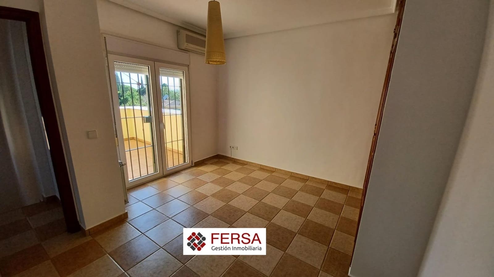 4 bedroom Semi-detached Villa for sale in El Puerto de Santa Maria with garage - € 400,000 (Ref: 9829475)