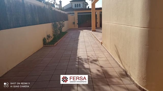 4 soveværelse Semi-Rækkehus til salg i El Puerto de Santa María med garage - € 400.000 (Ref: 9829475)