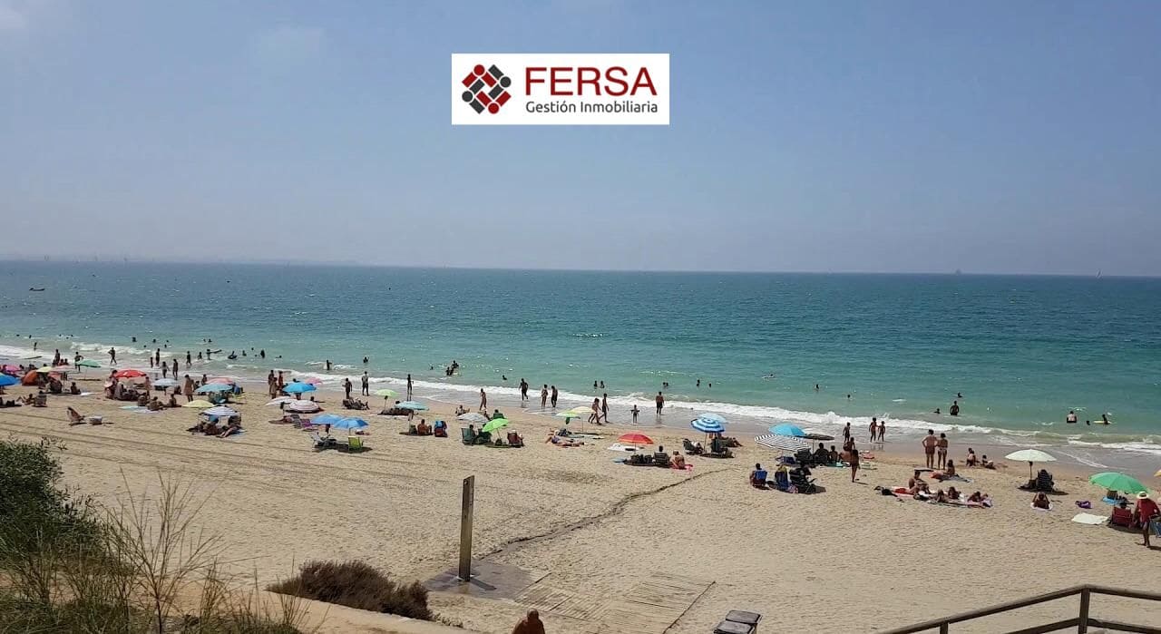 4 bedroom Semi-detached Villa for rent in El Puerto de Santa Maria with pool - € 2,000 (Ref: 9829491)