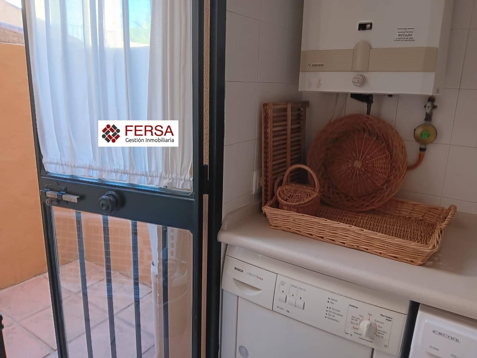 4 bedroom Semi-detached Villa for rent in El Puerto de Santa Maria with pool - € 2,000 (Ref: 9829491)