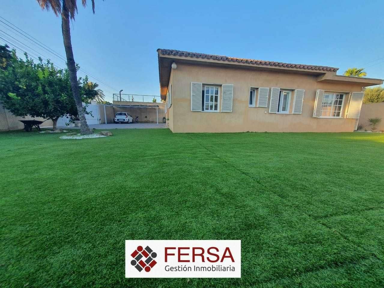 4 bedroom Villa for sale in Chiclana de la Frontera with pool - € 600,000 (Ref: 9829492)