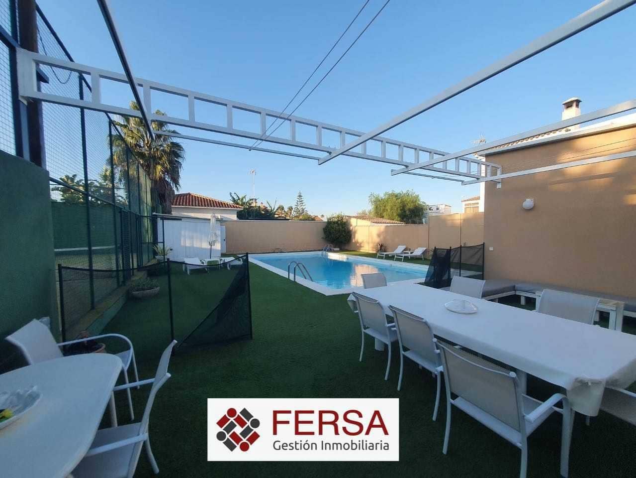 4 bedroom Villa for sale in Chiclana de la Frontera with pool - € 600,000 (Ref: 9829492)