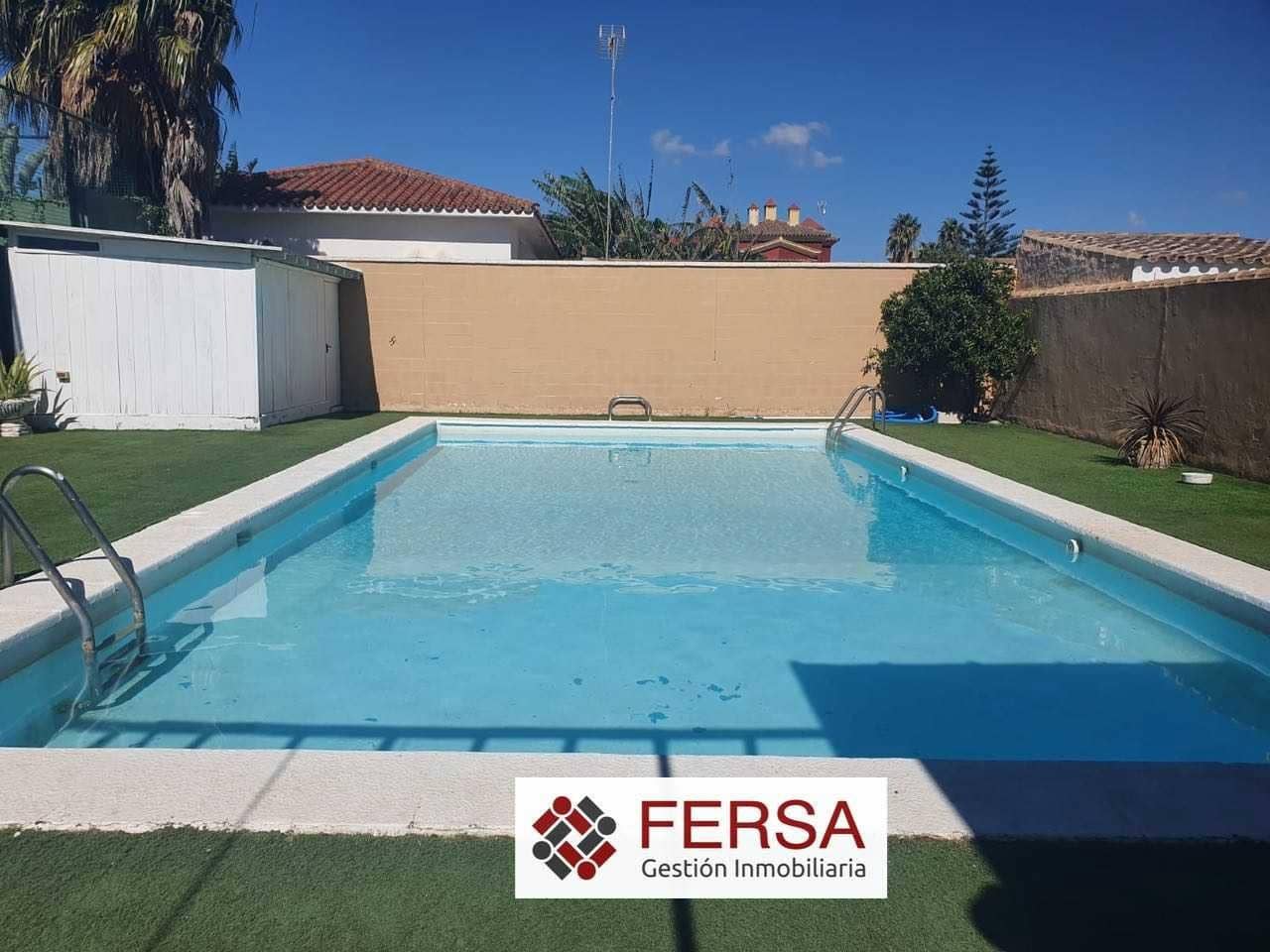 4 bedroom Villa for sale in Chiclana de la Frontera with pool - € 600,000 (Ref: 9829492)