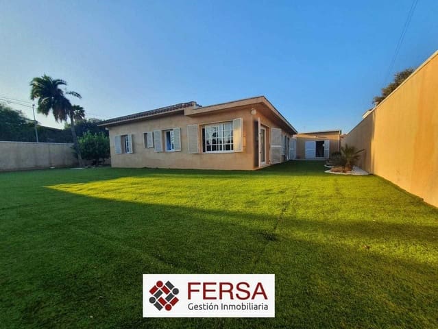 4 bedroom Villa for sale in Chiclana de la Frontera with pool - € 600,000 (Ref: 9829492)