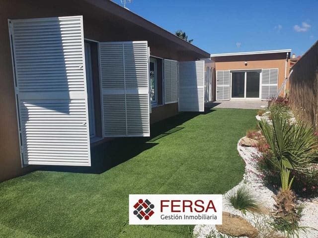4 bedroom Villa for sale in Chiclana de la Frontera with pool - € 600,000 (Ref: 9829492)