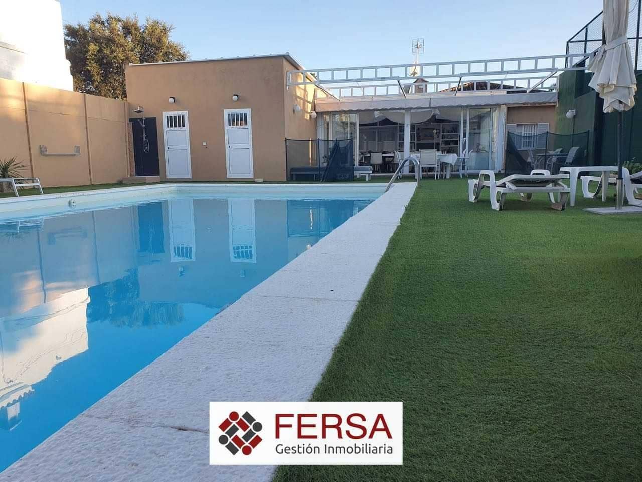 4 bedroom Villa for sale in Chiclana de la Frontera with pool - € 600,000 (Ref: 9829492)
