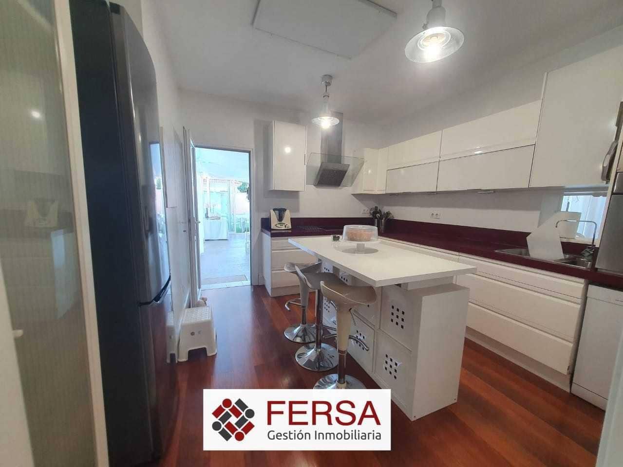 4 bedroom Villa for sale in Chiclana de la Frontera with pool - € 600,000 (Ref: 9829492)