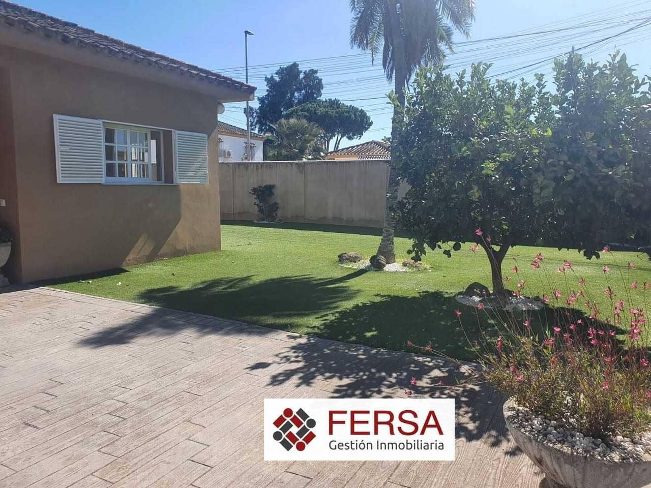 4 bedroom Villa for sale in Chiclana de la Frontera with pool - € 600,000 (Ref: 9829492)