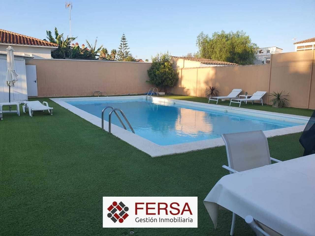 4 bedroom Villa for sale in Chiclana de la Frontera with pool - € 600,000 (Ref: 9829492)