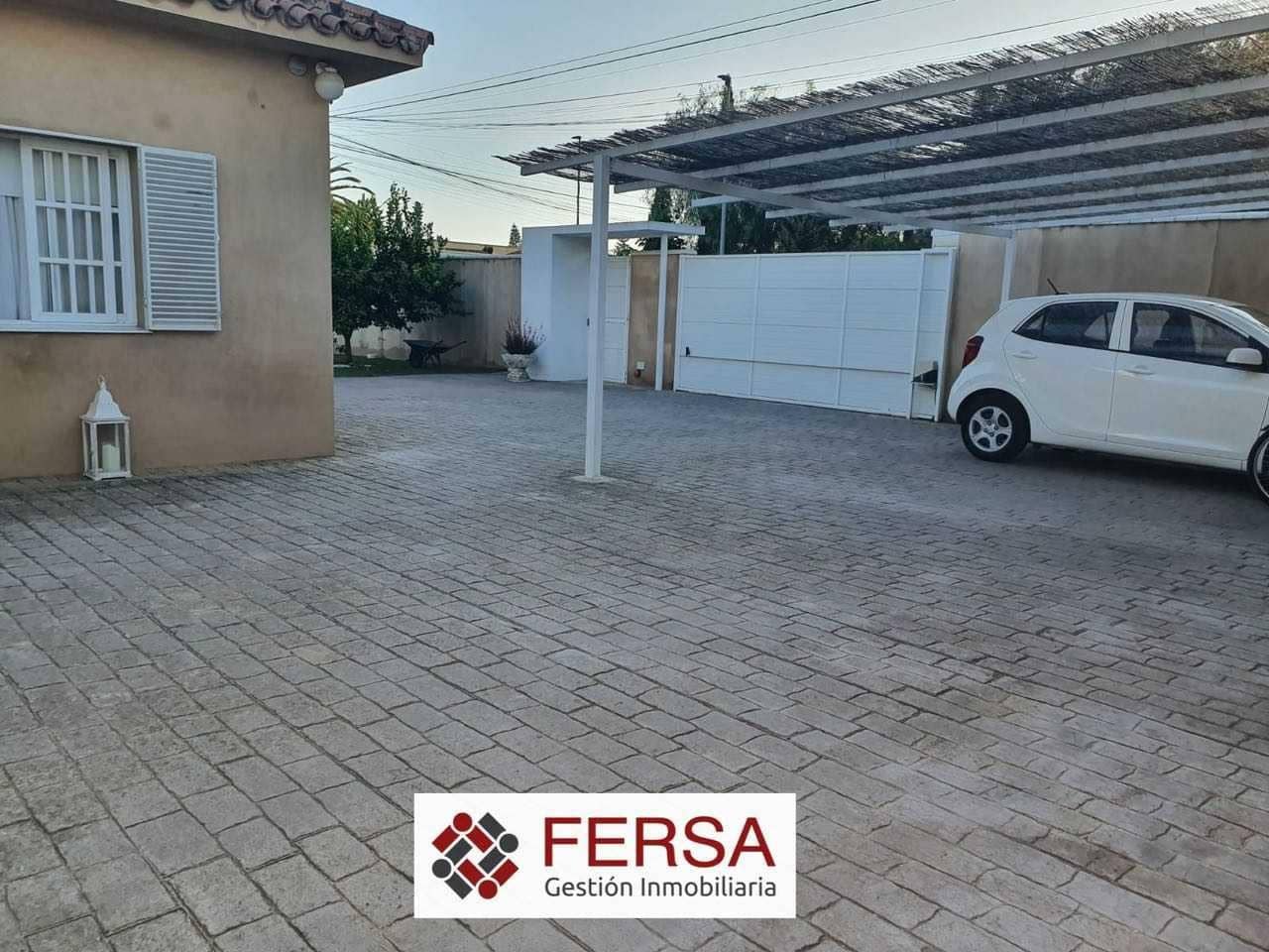 4 bedroom Villa for sale in Chiclana de la Frontera with pool - € 600,000 (Ref: 9829492)