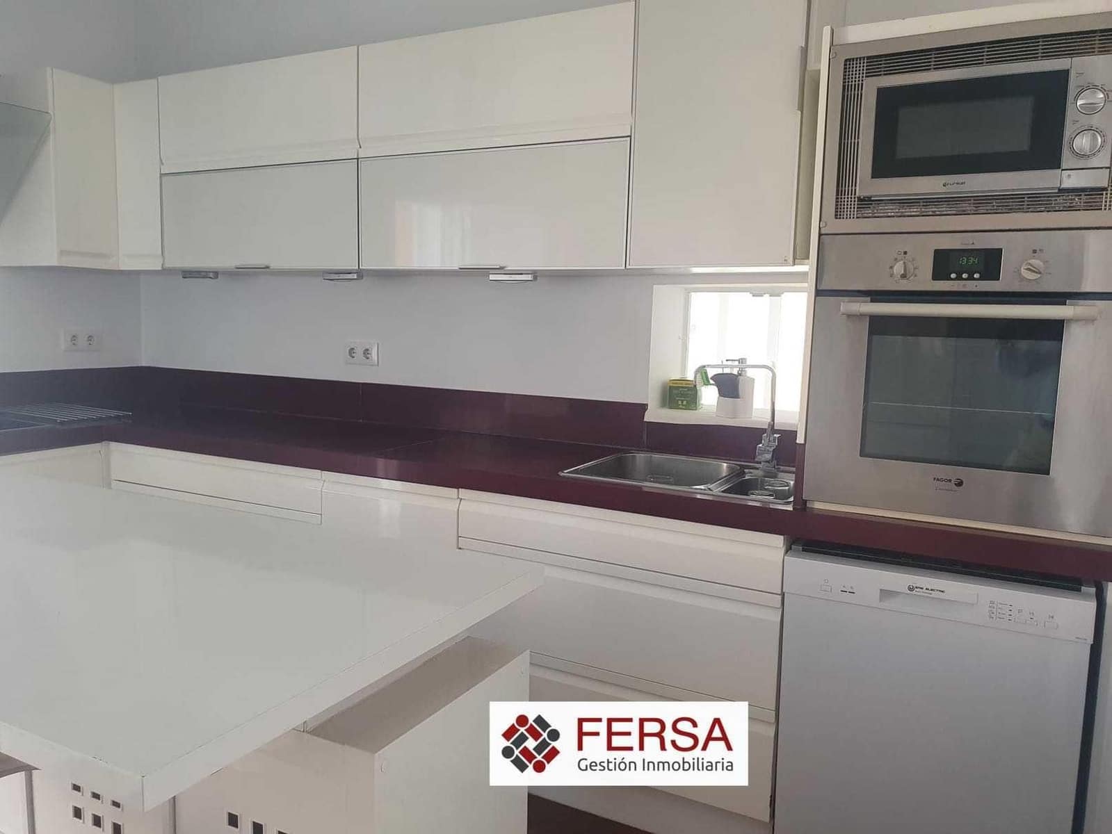 4 bedroom Villa for sale in Chiclana de la Frontera with pool - € 600,000 (Ref: 9829492)