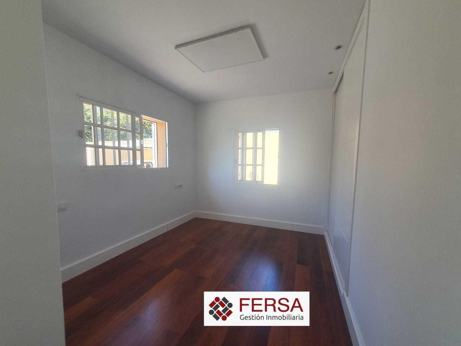 4 bedroom Villa for sale in Chiclana de la Frontera with pool - € 600,000 (Ref: 9829492)
