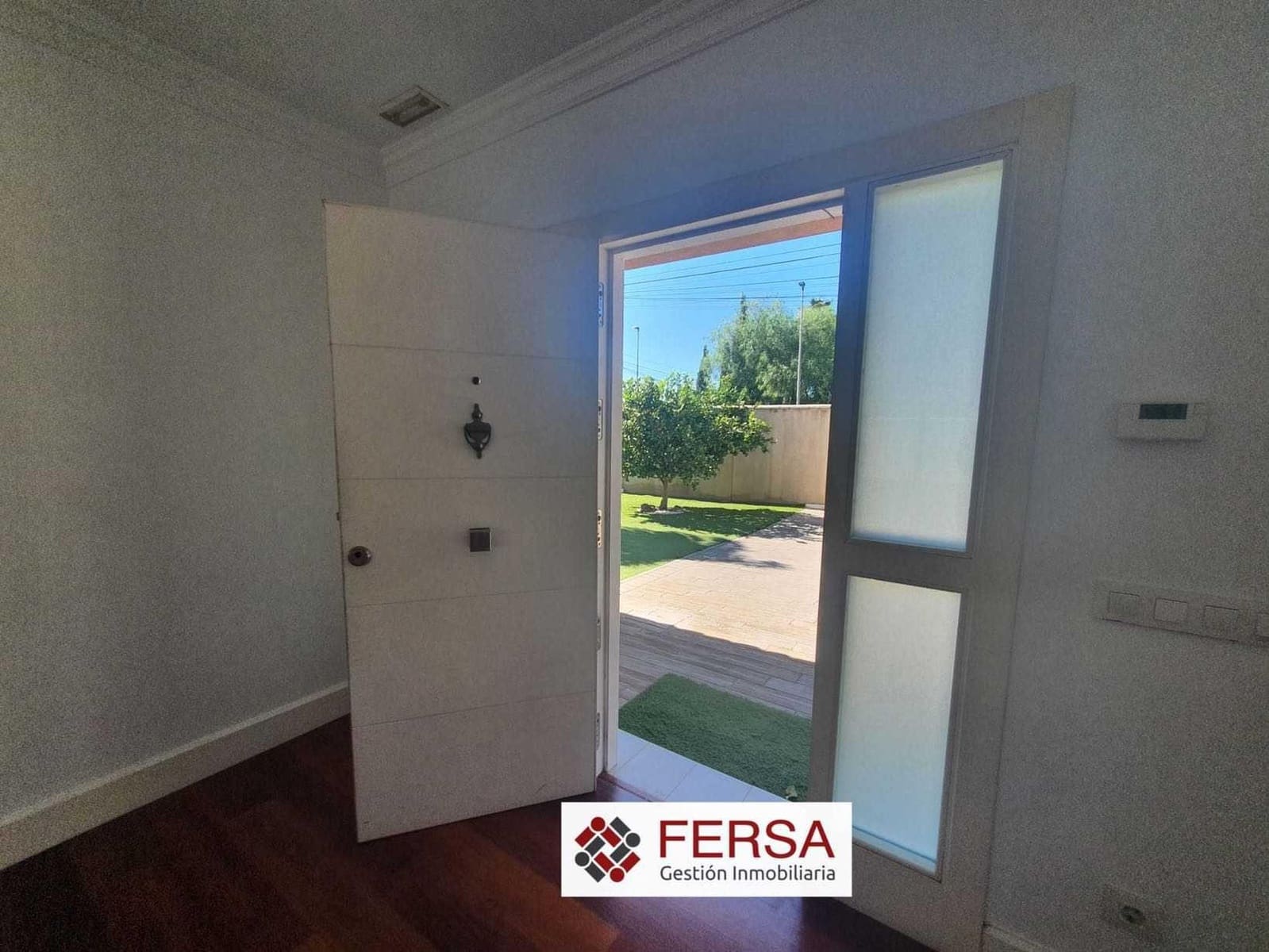 4 bedroom Villa for sale in Chiclana de la Frontera with pool - € 600,000 (Ref: 9829492)