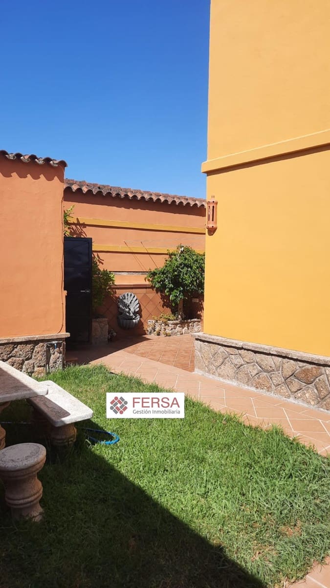 3 bedroom Semi-detached Villa for sale in El Puerto de Santa Maria with pool garage - € 470,000 (Ref: 9829500)