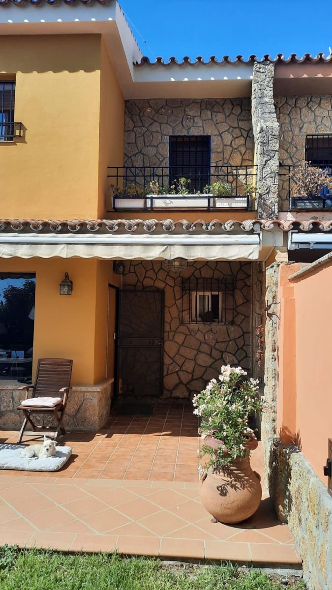 3 bedroom Semi-detached Villa for sale in El Puerto de Santa Maria with pool garage - € 470,000 (Ref: 9829500)
