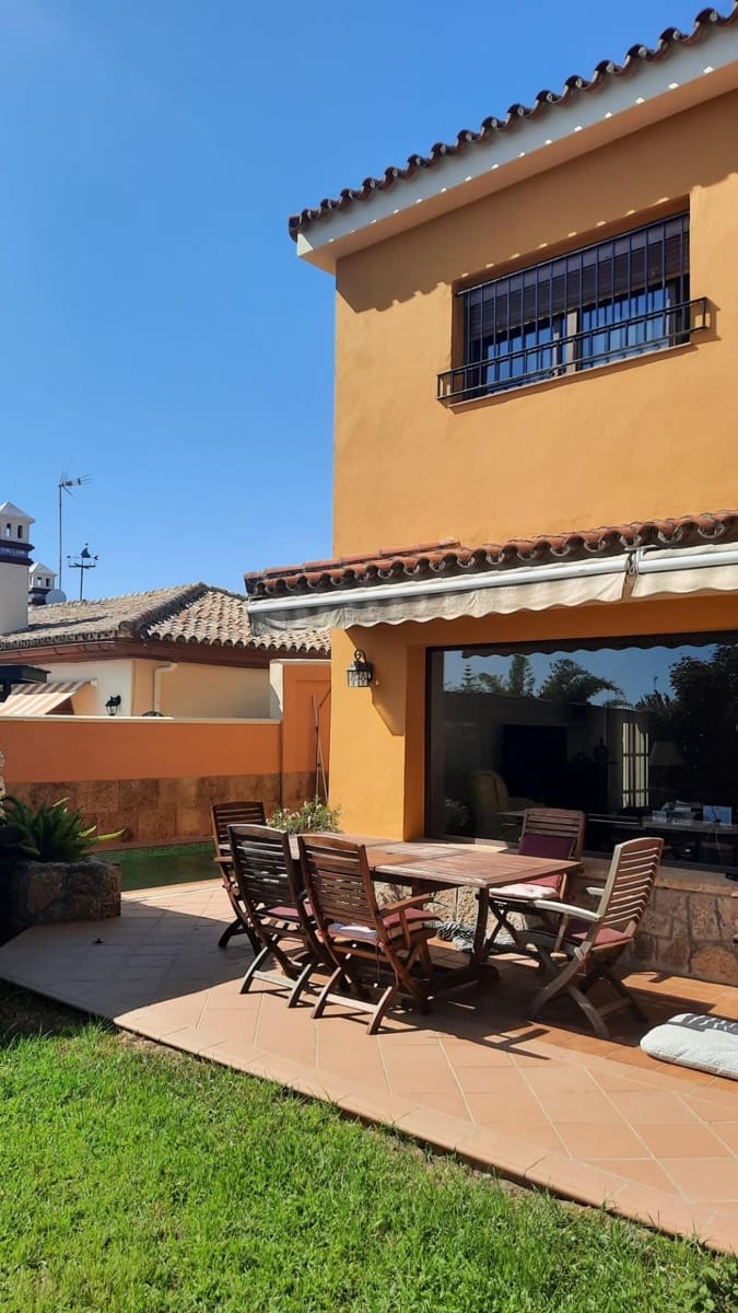 3 bedroom Semi-detached Villa for sale in El Puerto de Santa Maria with pool garage - € 470,000 (Ref: 9829500)