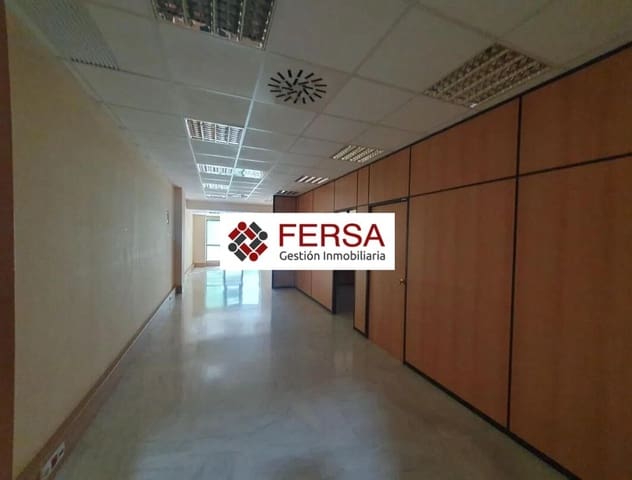 Office for sale in Seville city with garage - € 180,000 (Ref: 9829505)
