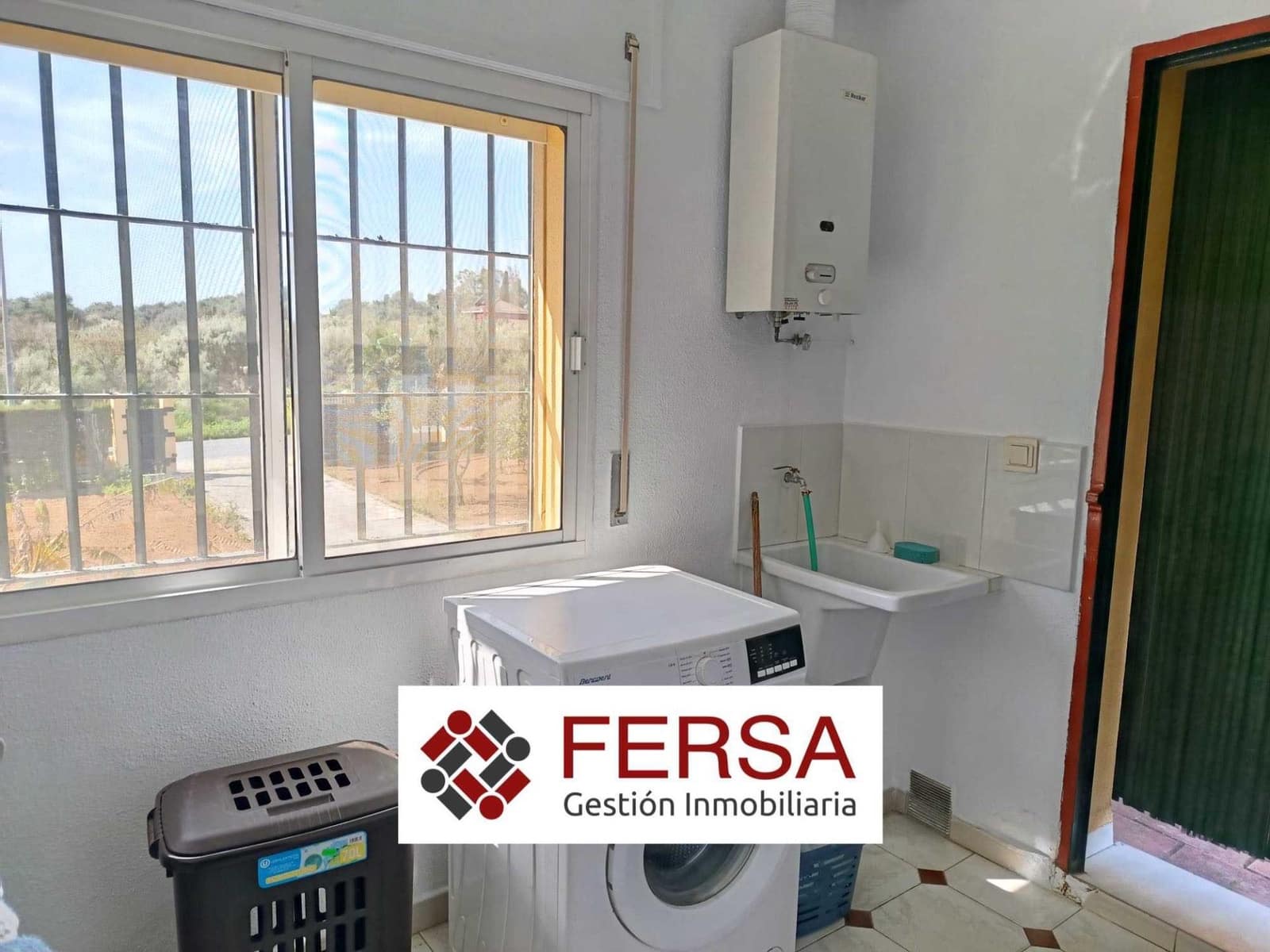 6 bedroom Villa for sale in El Puerto de Santa Maria - € 565,000 (Ref: 9829508)
