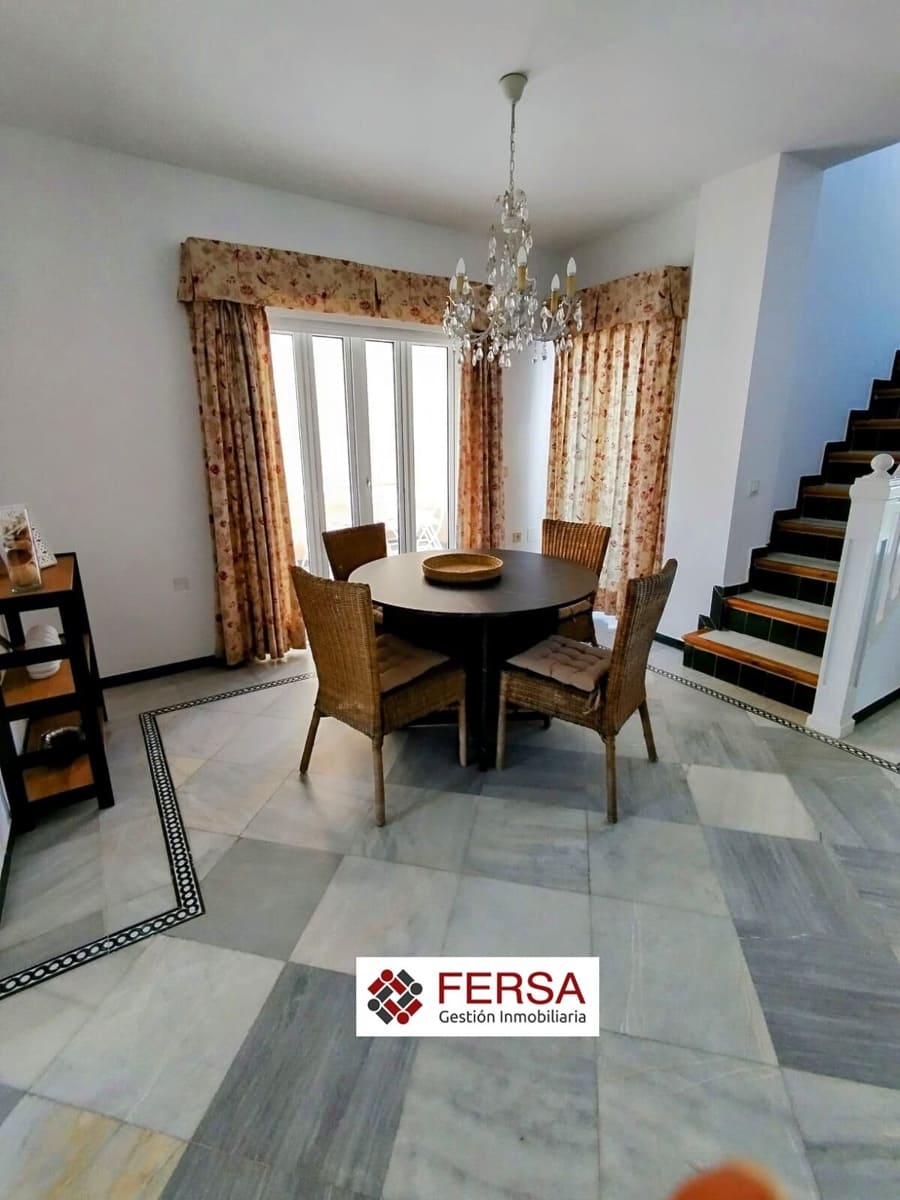 3 bedroom Penthouse for rent in El Puerto de Santa Maria - € 2,400 (Ref: 9829516)