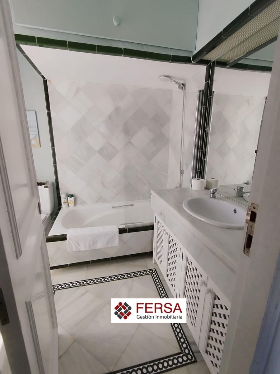 3 bedroom Penthouse for rent in El Puerto de Santa Maria - € 2,400 (Ref: 9829516)
