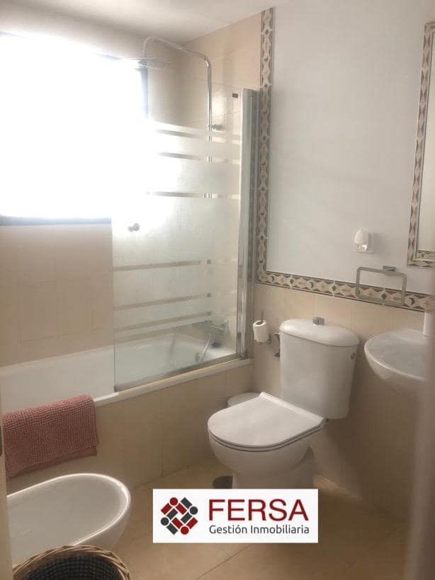 Villa/Maison Semi-Mitoyenne de 4 chambres à louer à El Puerto de Santa Maria - 1 500 € (Ref: 9829527)
