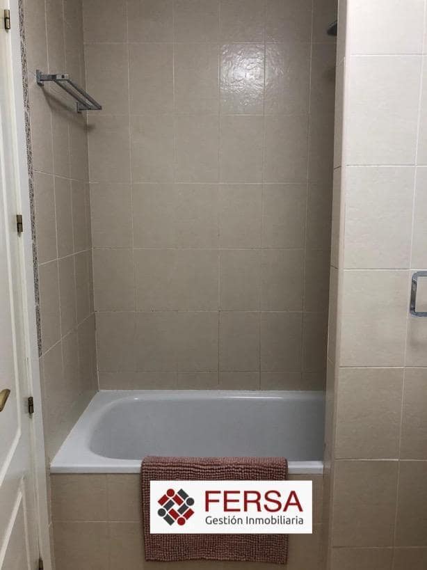 Villa/Maison Semi-Mitoyenne de 4 chambres à louer à El Puerto de Santa Maria - 1 500 € (Ref: 9829527)