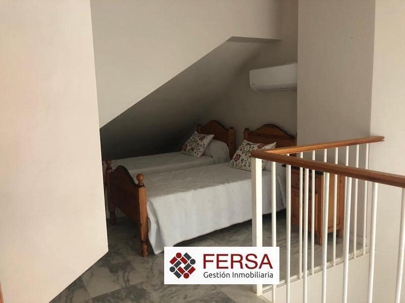 Villa/Maison Semi-Mitoyenne de 4 chambres à louer à El Puerto de Santa Maria - 1 500 € (Ref: 9829527)